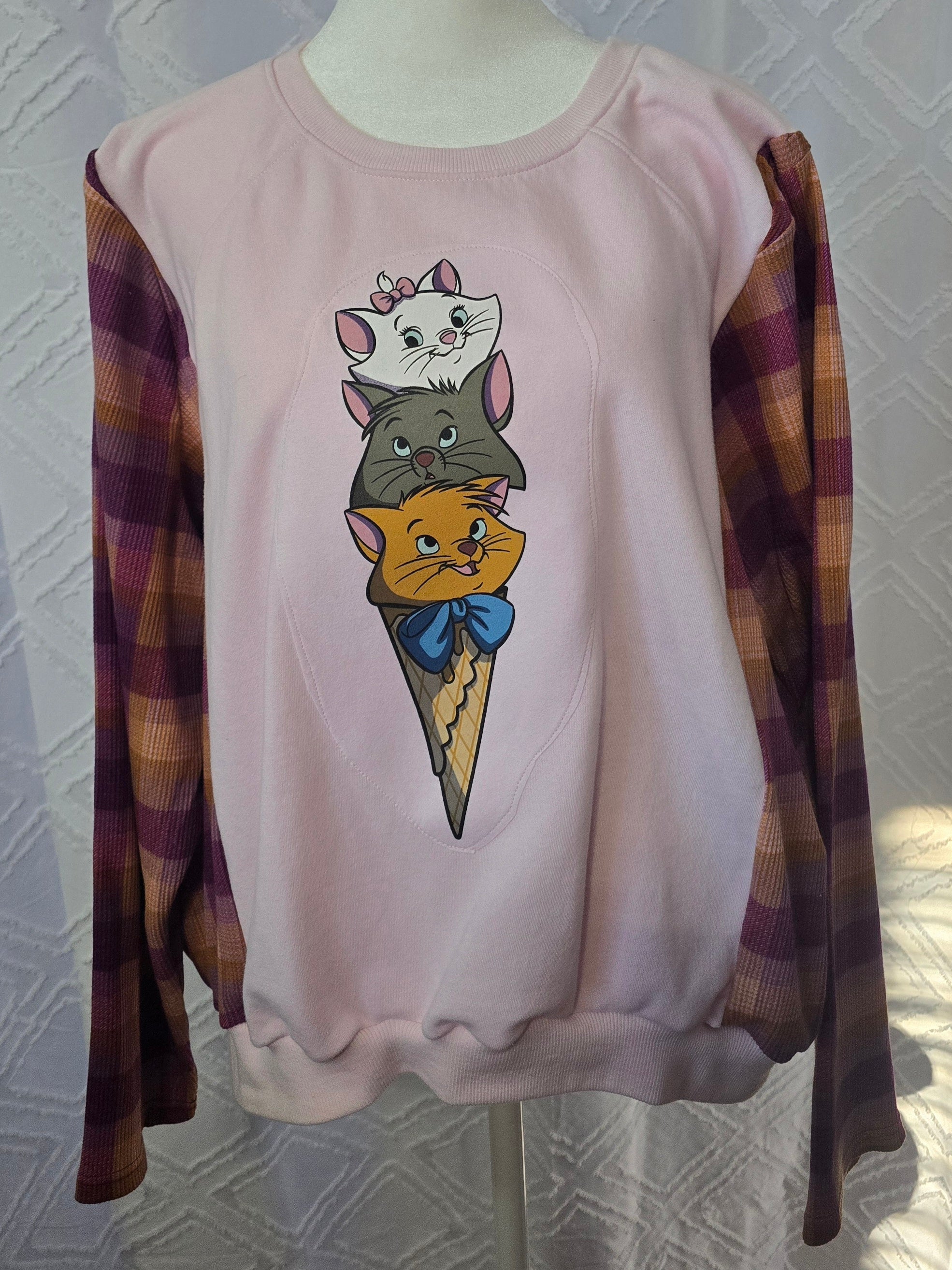 Aristocats Sweatshirt, size L with flannel sleeves