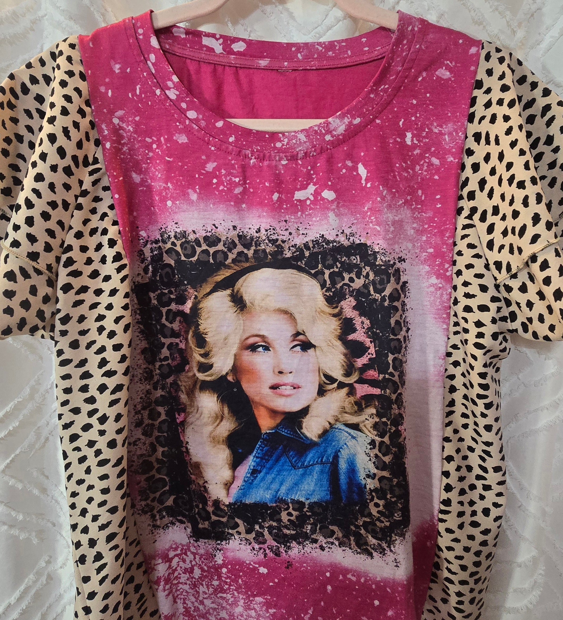 Dolly Parton T-shirt with short polyester sleeves, size S