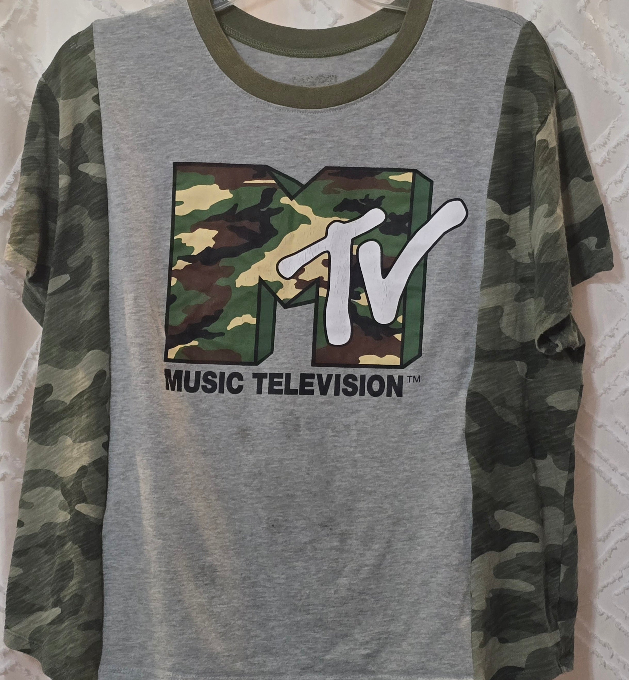 MTV Camo T-shirt, short sleeves, size M