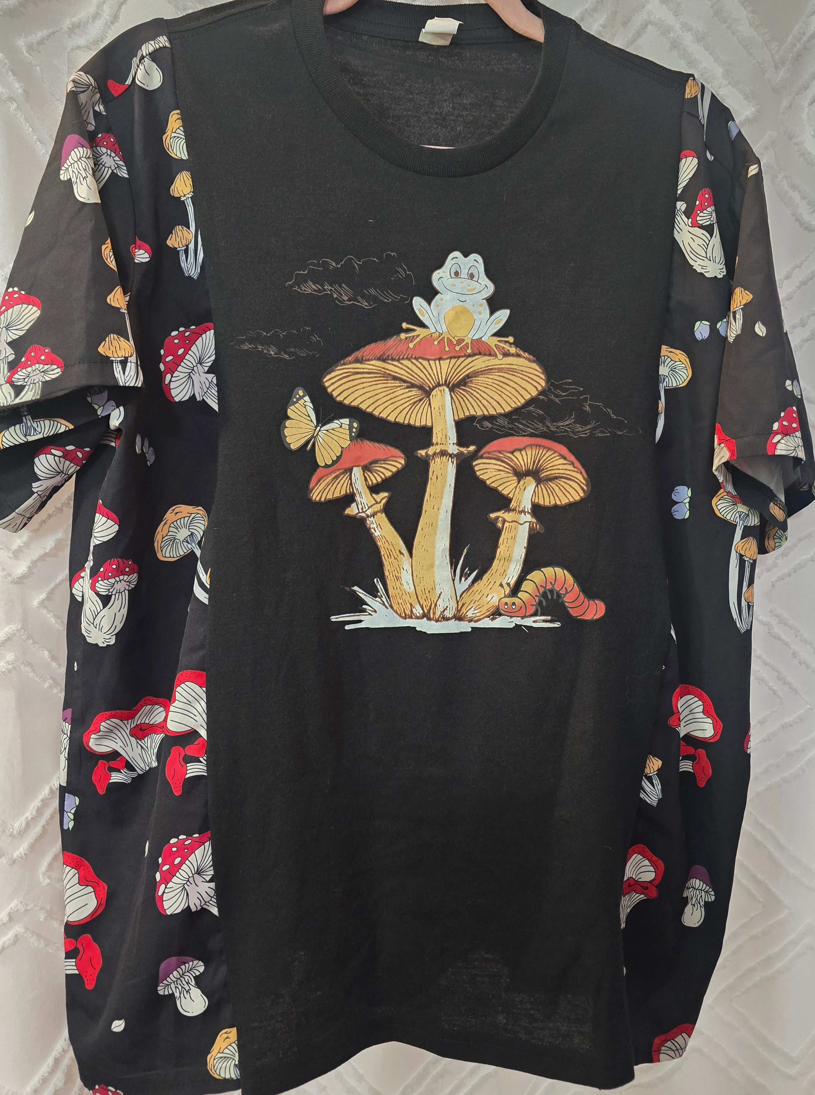 Mushrooms short sleeve t-shirt, size L