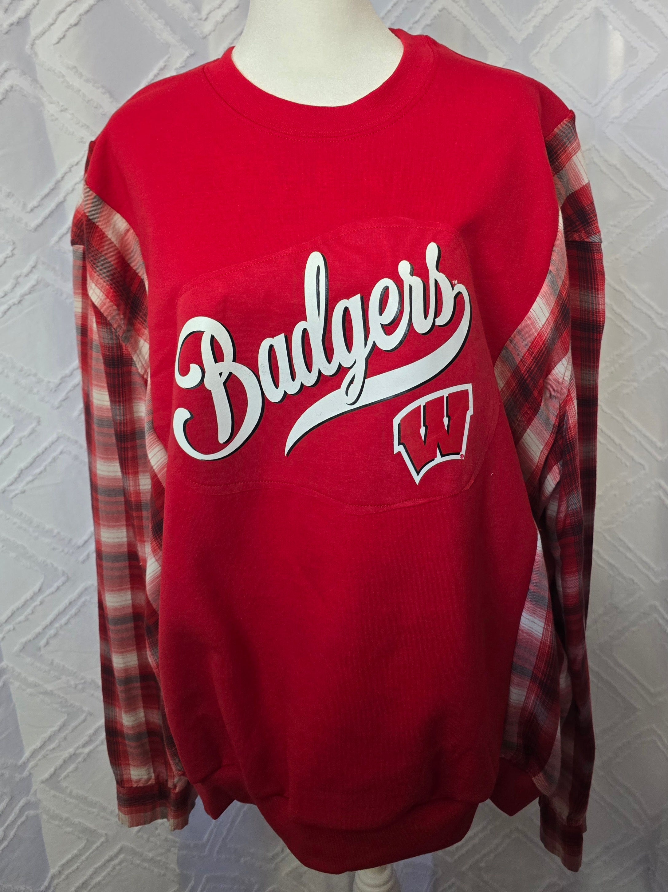 Wisconsin Badgers Sweatshirt, size 2XL with flannel sleeves